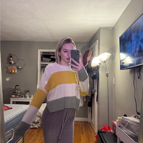 sweater - Picture 2 of 2